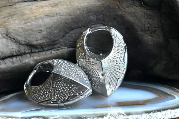 Tether Navigator White Brass