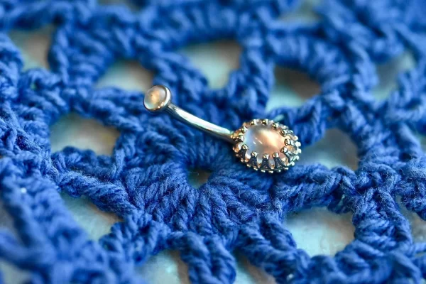 BVLA Oval Crown Navel with Rainbow Moonstone